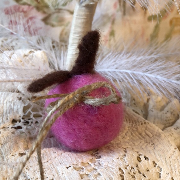 Handmade needle felted Easter egg bunny rabbit ornament collectable decoration - Picture 7 of 7